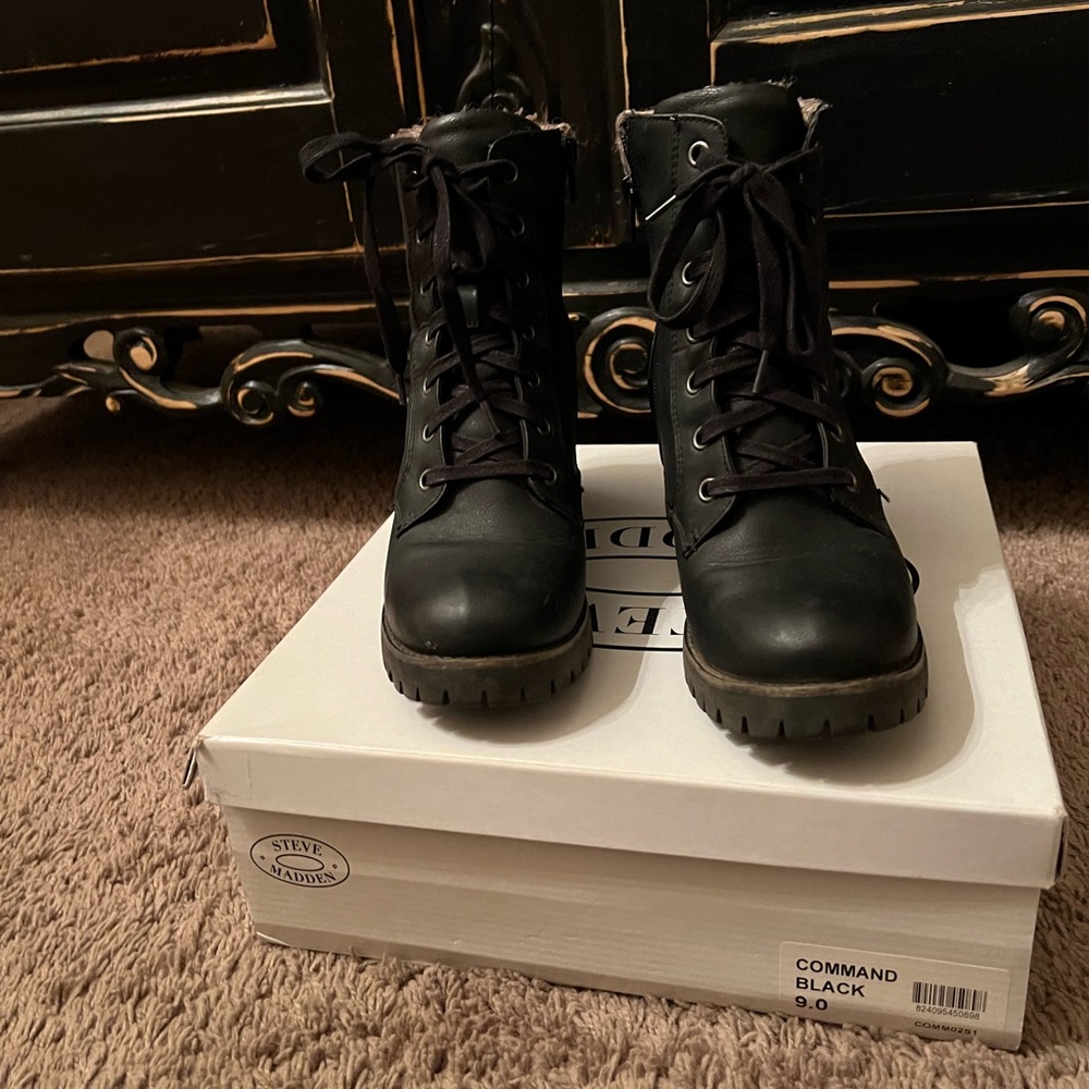 Steve Madden black leather “command” women’s bootie